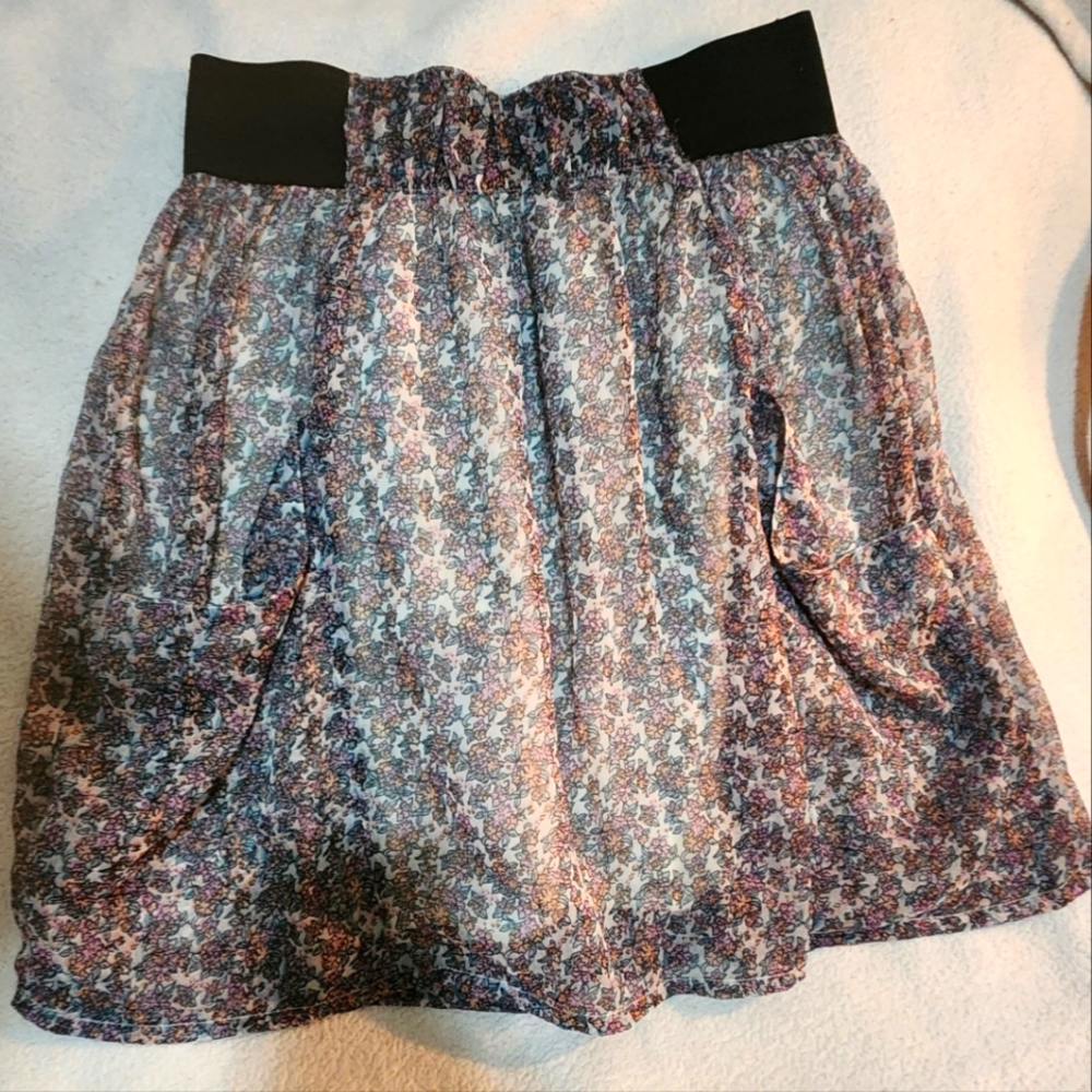 Beautiful sheer light skirt with pockets